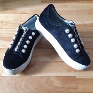 Steve Madden black velvet and pearl shoes 5